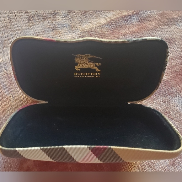 Burberry Women's Sunglasses with Case - Picture 5 of 7